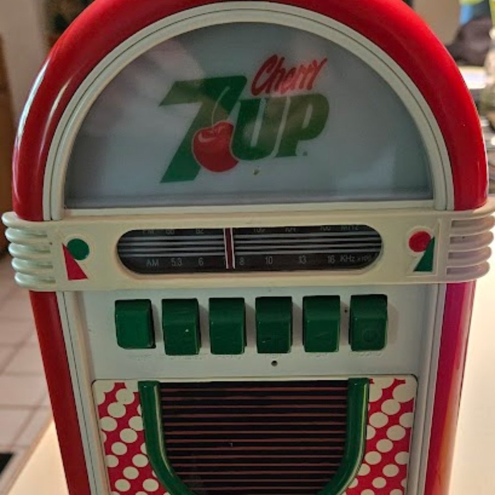 Vintage 1980s Cherry 7-up AM/FM Jukebox Light Up Radio Tape Player Popworks